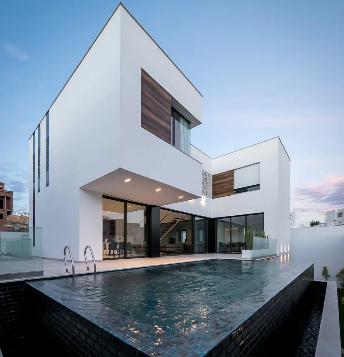  At the confluence of the Mediterranean and the Orient, Villa Z has a vocabulary specific to North Africa and the Arab-Muslim world.