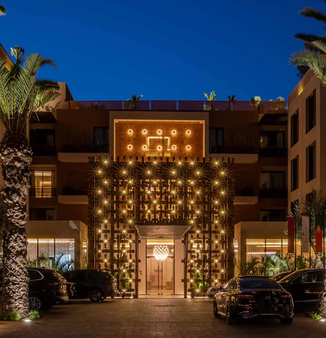 Inspired by Moroccan riads, the Hotel Pestana Marrakech combines exceptional comfort and luminosity thanks to the TPR ranges with thermal break.