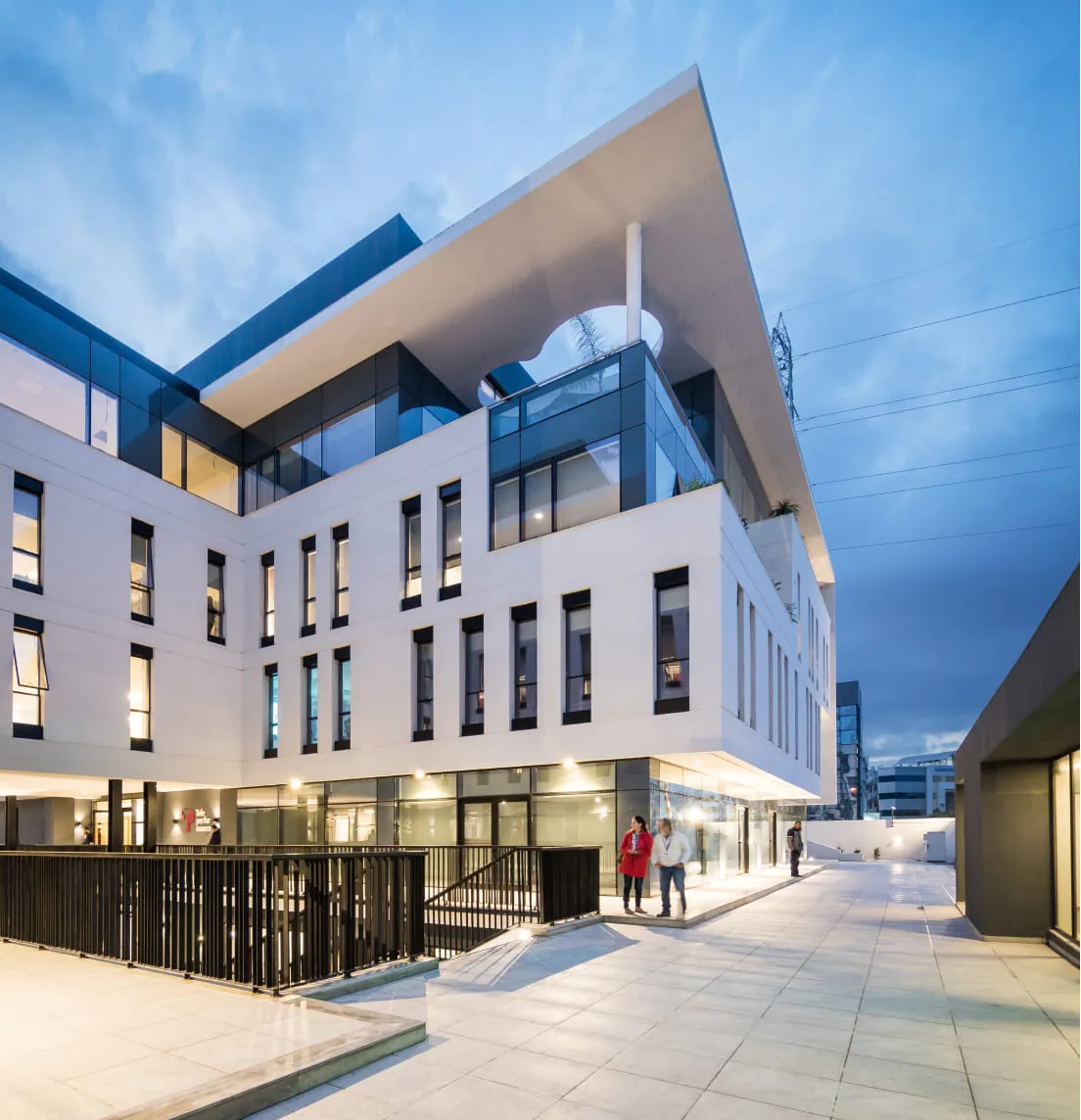 In the heart of the Kheireddine business park in Tunis, OPUS III is distinguished by its TPR curtain wall facade that combines contemporary design and energy efficiency for an innovative workspace.