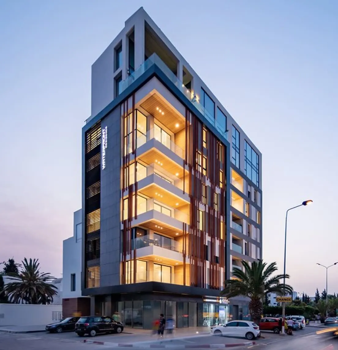 Located in the popular Gammarth area, the Waterfront project is distinguished by its contemporary seafront architecture whose TPR curtain wall facade offers breathtaking views of the Mediterranean while ensuring excellent energy performance.