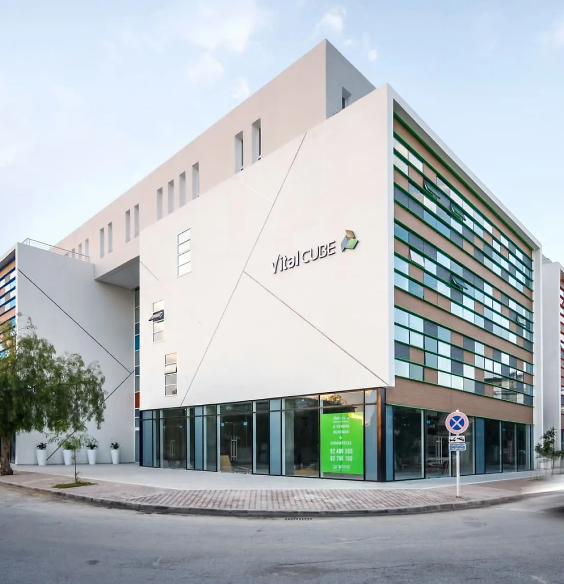 A medical and office center at Berges du Lac 2 in Tunis, Vitalcube seduces with its colorful TPR curtain wall facade that creates a therapeutic environment that promotes well-being and healing.