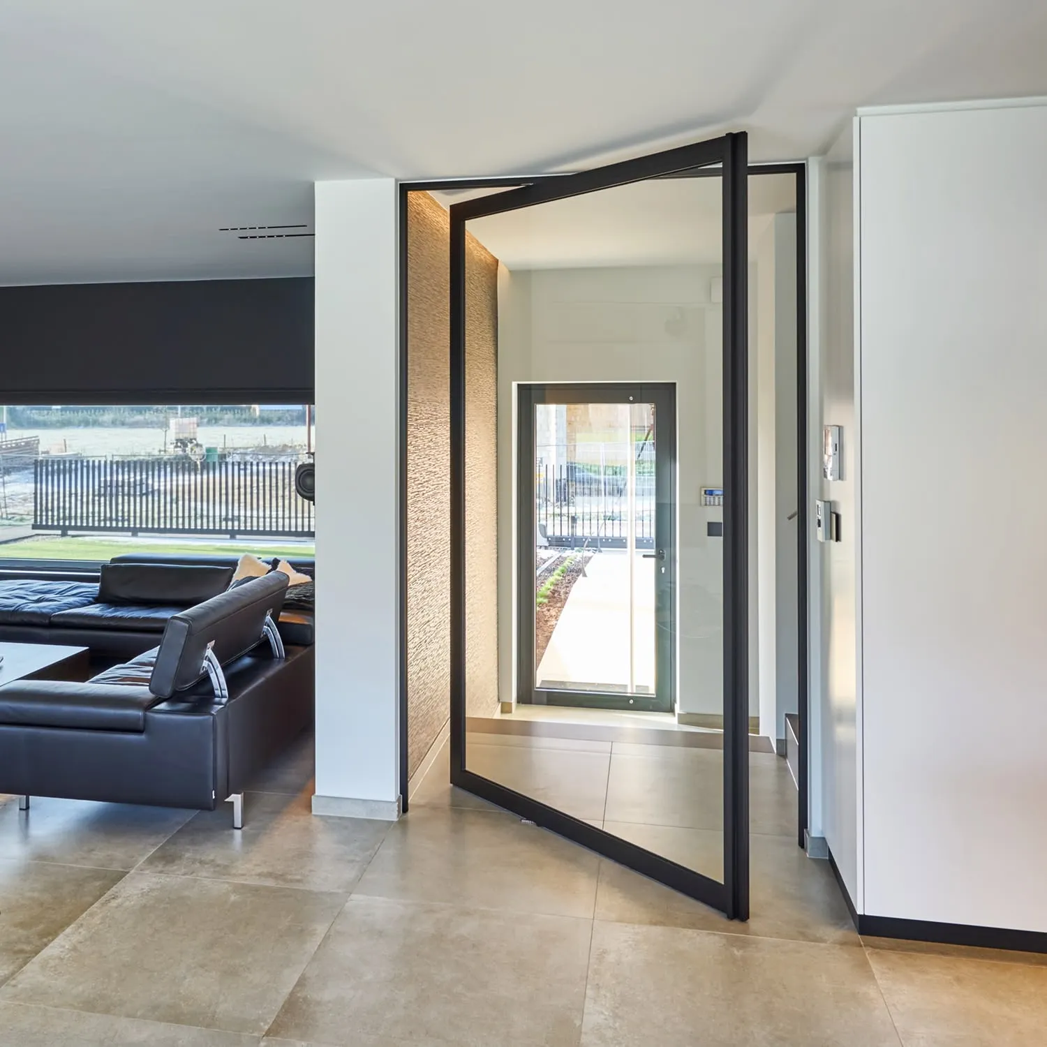 TW74 Confort pivot door