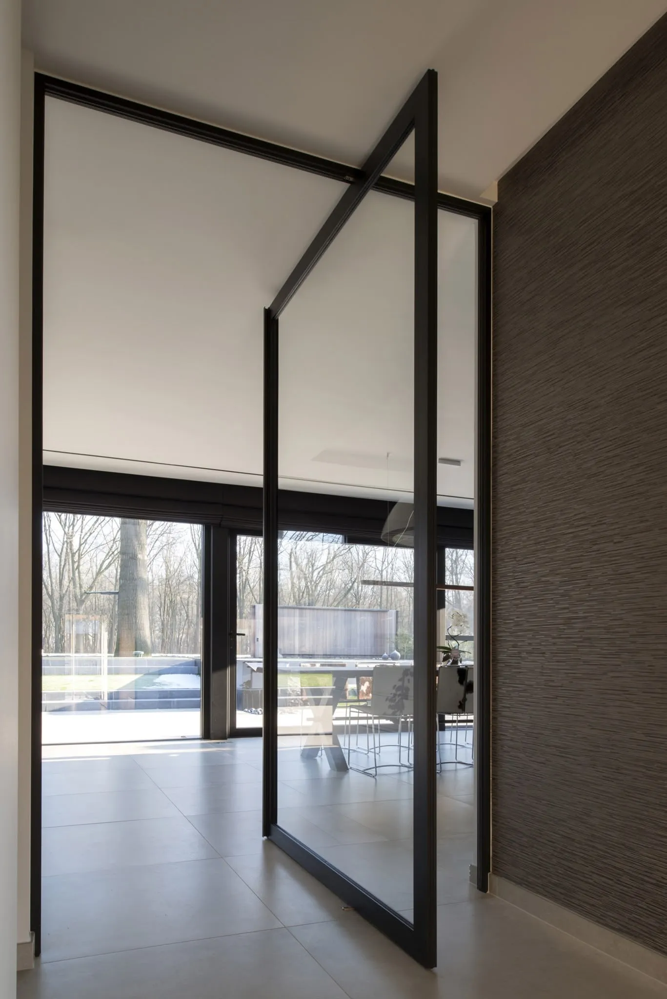 TW74 Confort pivot door