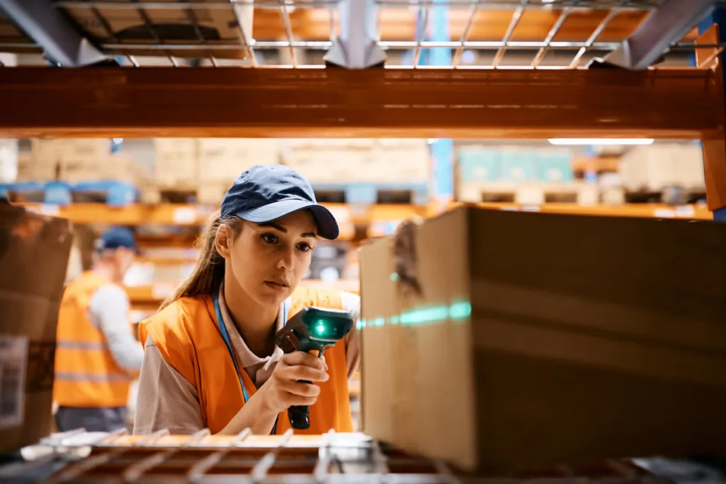  Using RF Scanner in a warehouse