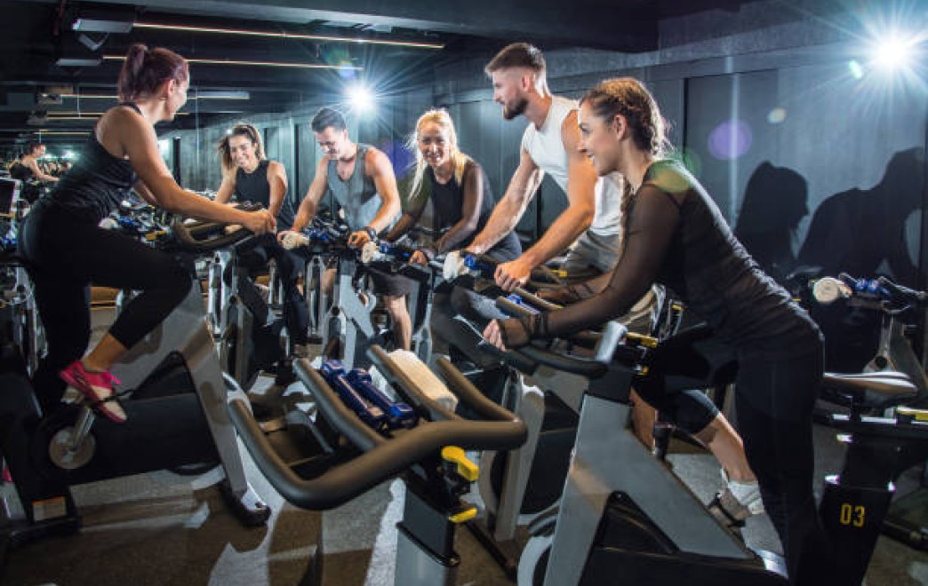 Cycling-Kurs auf Indoor-Bikes