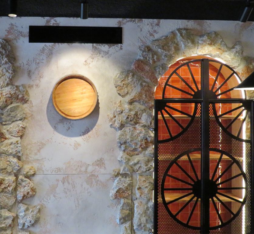 Decoratief stucwerk bar Noordwijk – robuuste wandafwerking met karakter (Bar Ella)