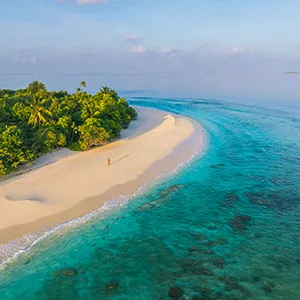 Una playa paradisíaca y una laguna de aguas turquesas en Guadalupe, en el Caribe