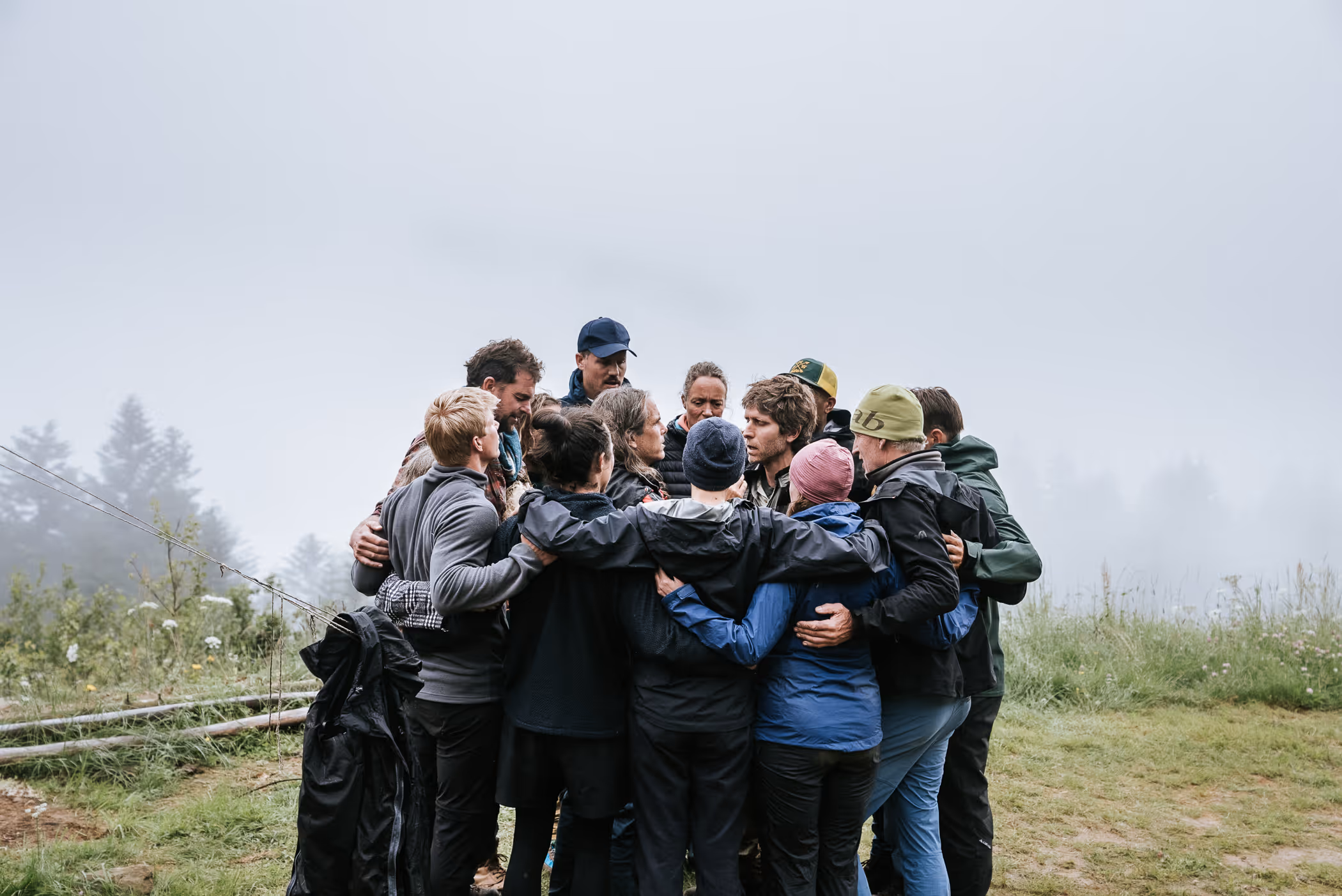 Caspar Daniël Diederik showing images on his camera to Mark Aink and Diane vender Marel