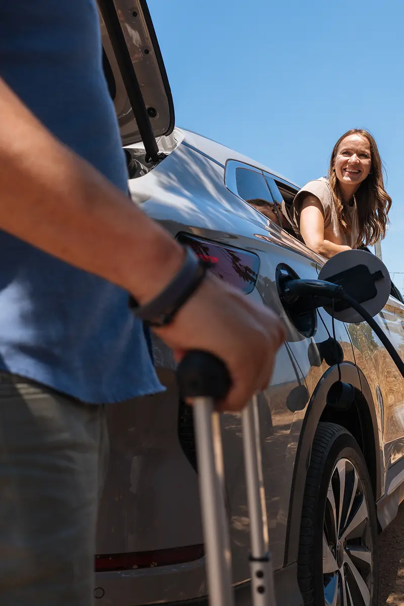 Installation gratuite de borne de recharge dans un camping grâce au modèle Qovoltis