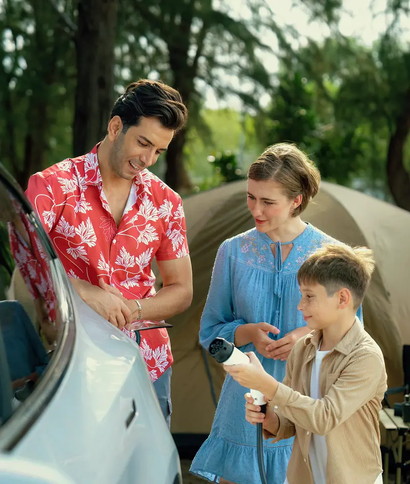 Pourquoi équiper votre camping de bornes de recharge — guide Qovoltis