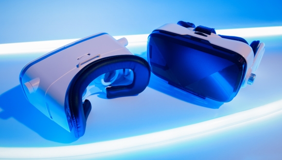 Virtual Reality (VR) Statistics: Active Users in 2023–2025