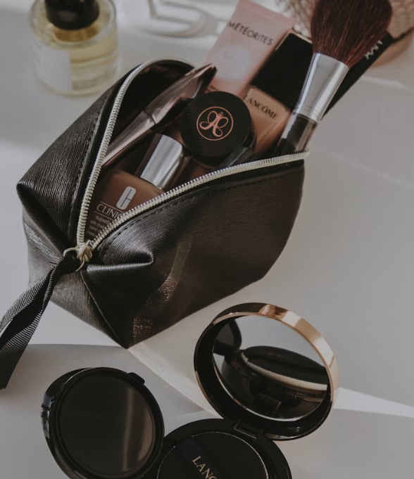 portable make up bag for finishing touches