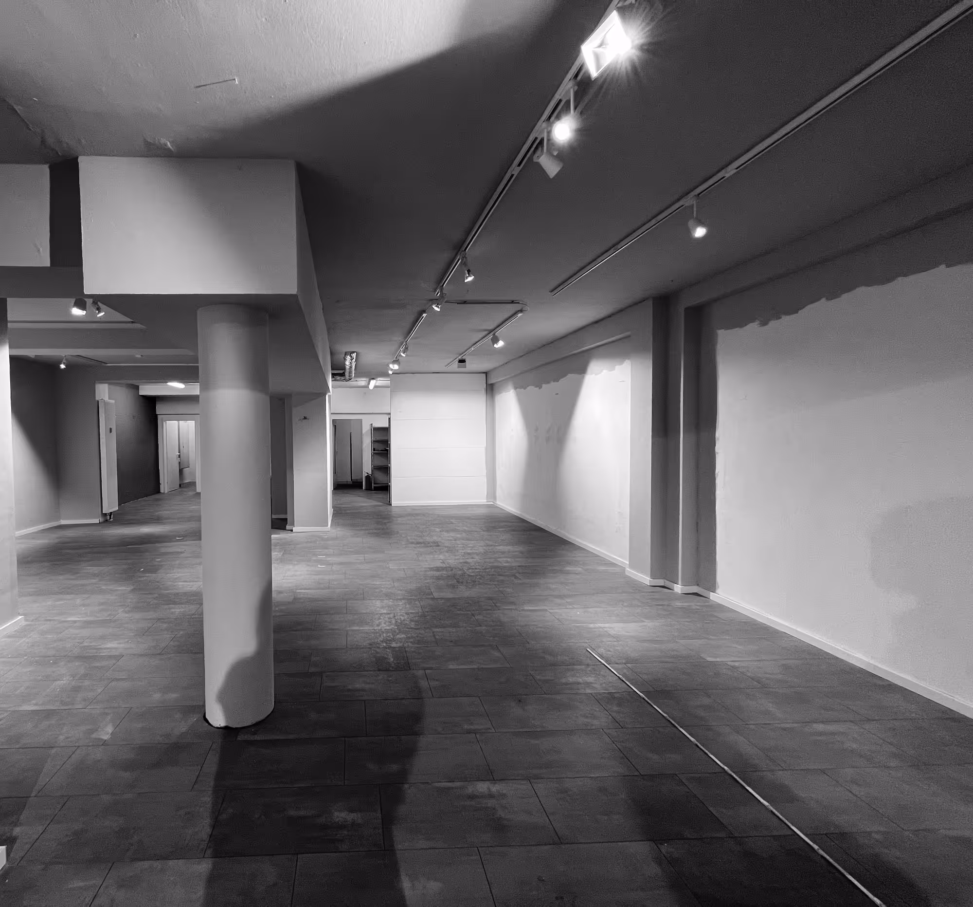 Vorher: beengter Kids Store vor der Umgestaltung – Habitiny