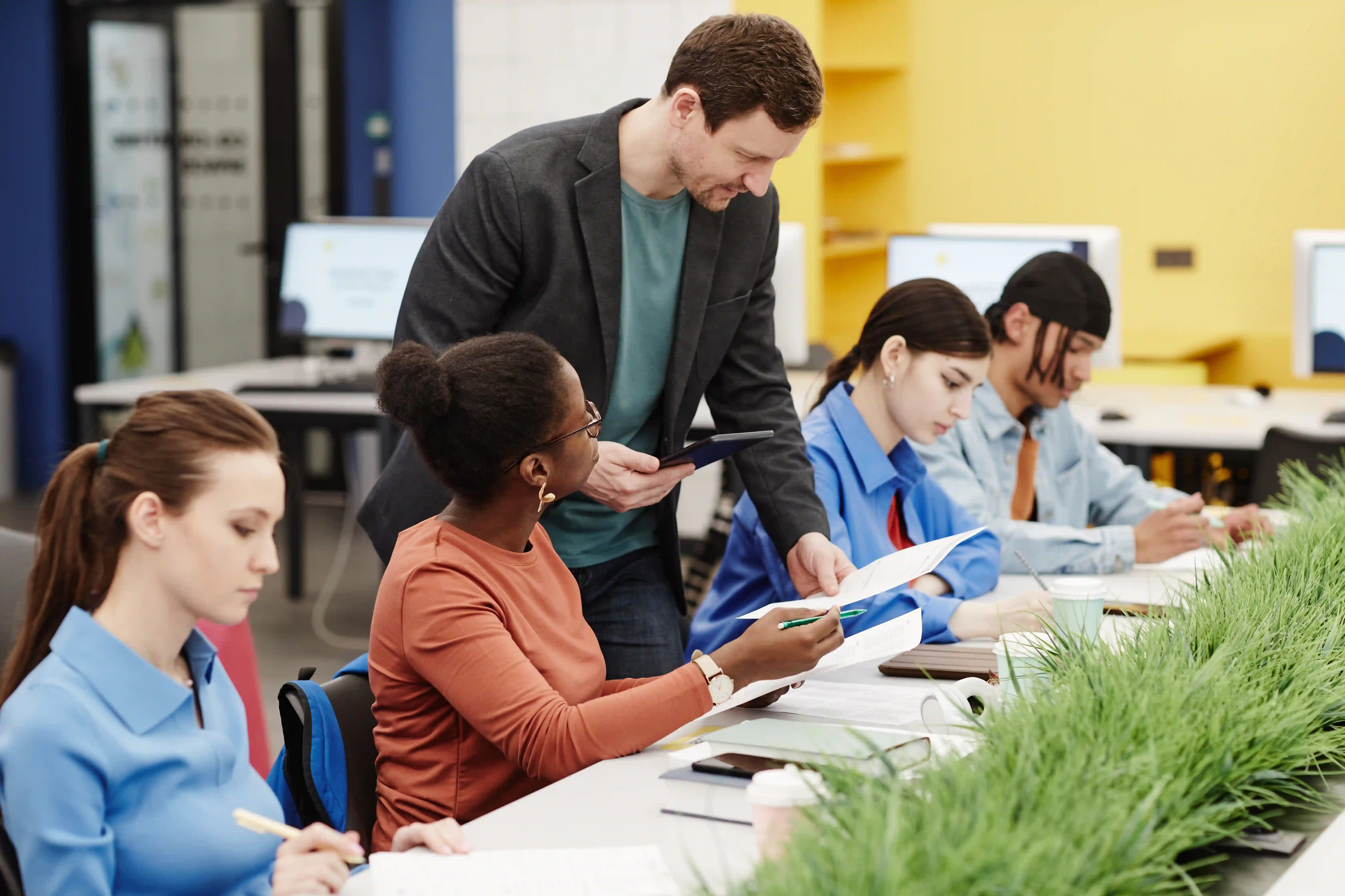 Collaborative learning environment with instructor
