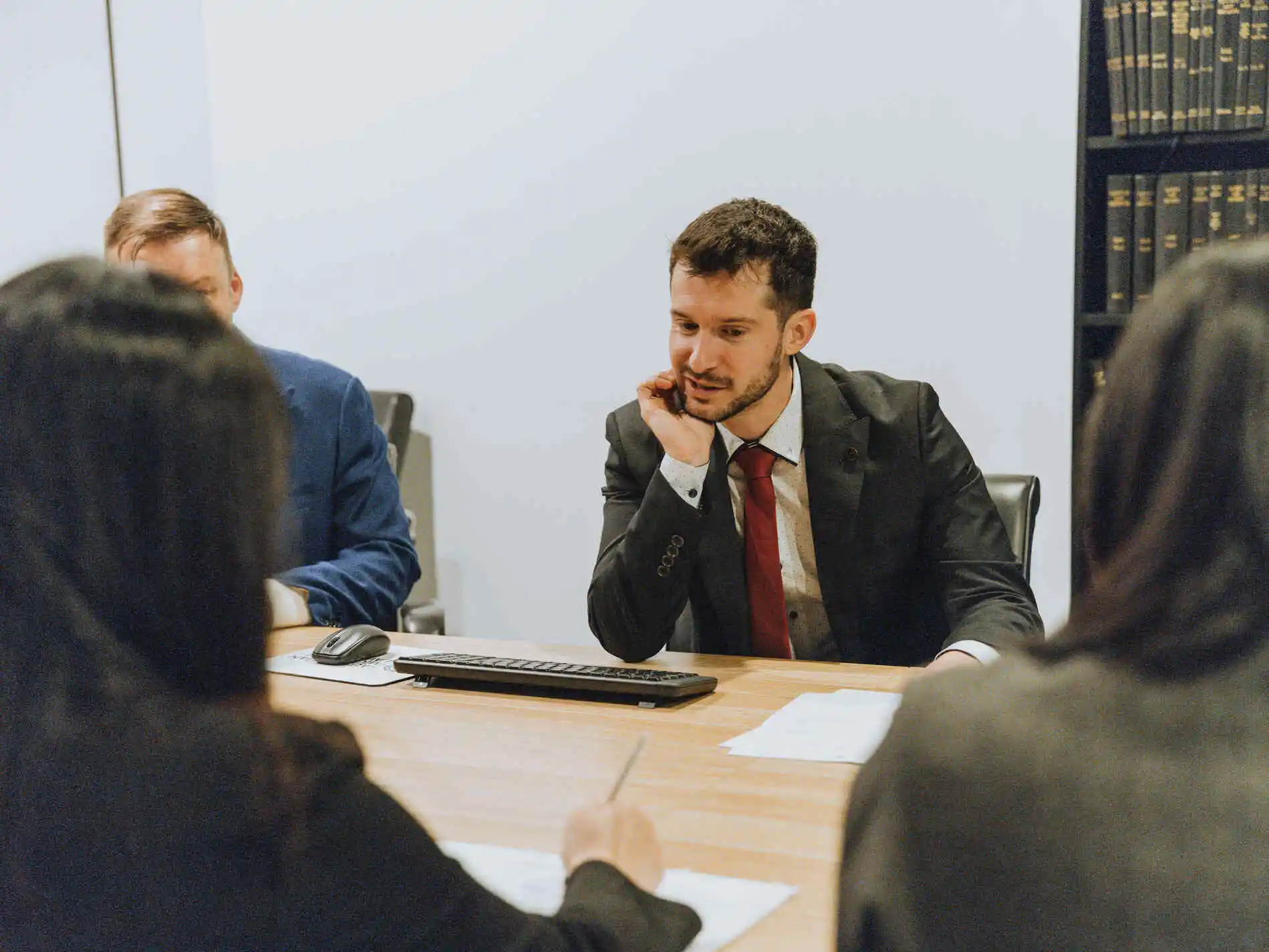 Contratto collettivo per il settore sanitario e dell'assistenza ai disabili: una guida completa per datori di lavoro e lavoratori