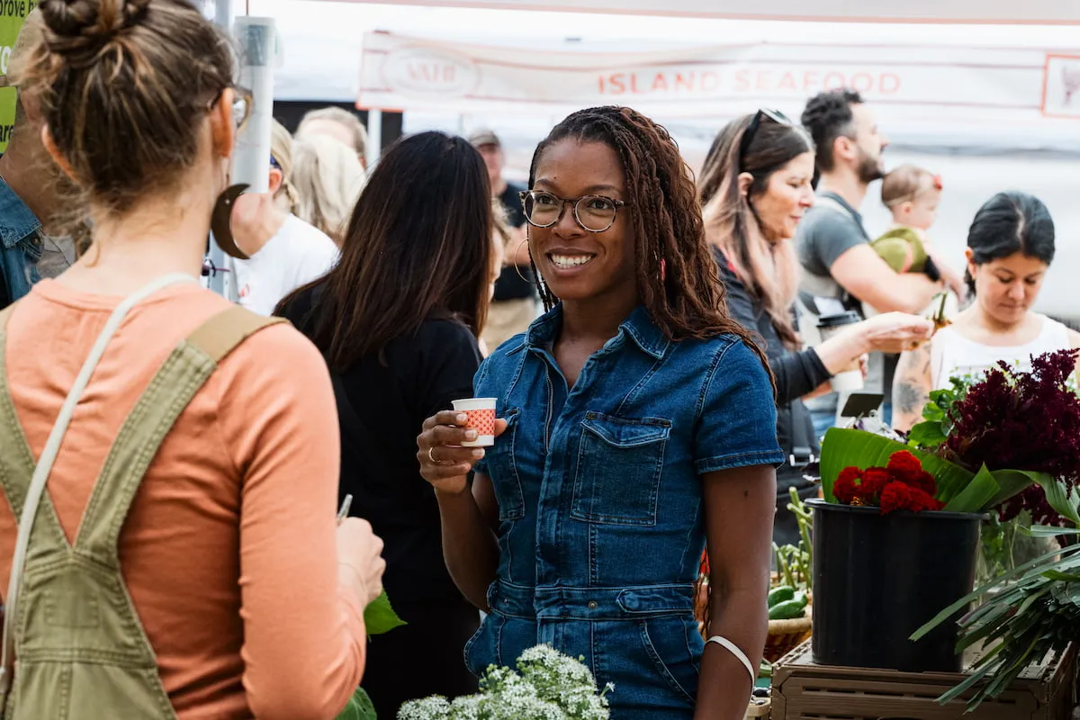 A conscious consumer talks to a farmer about her produce.