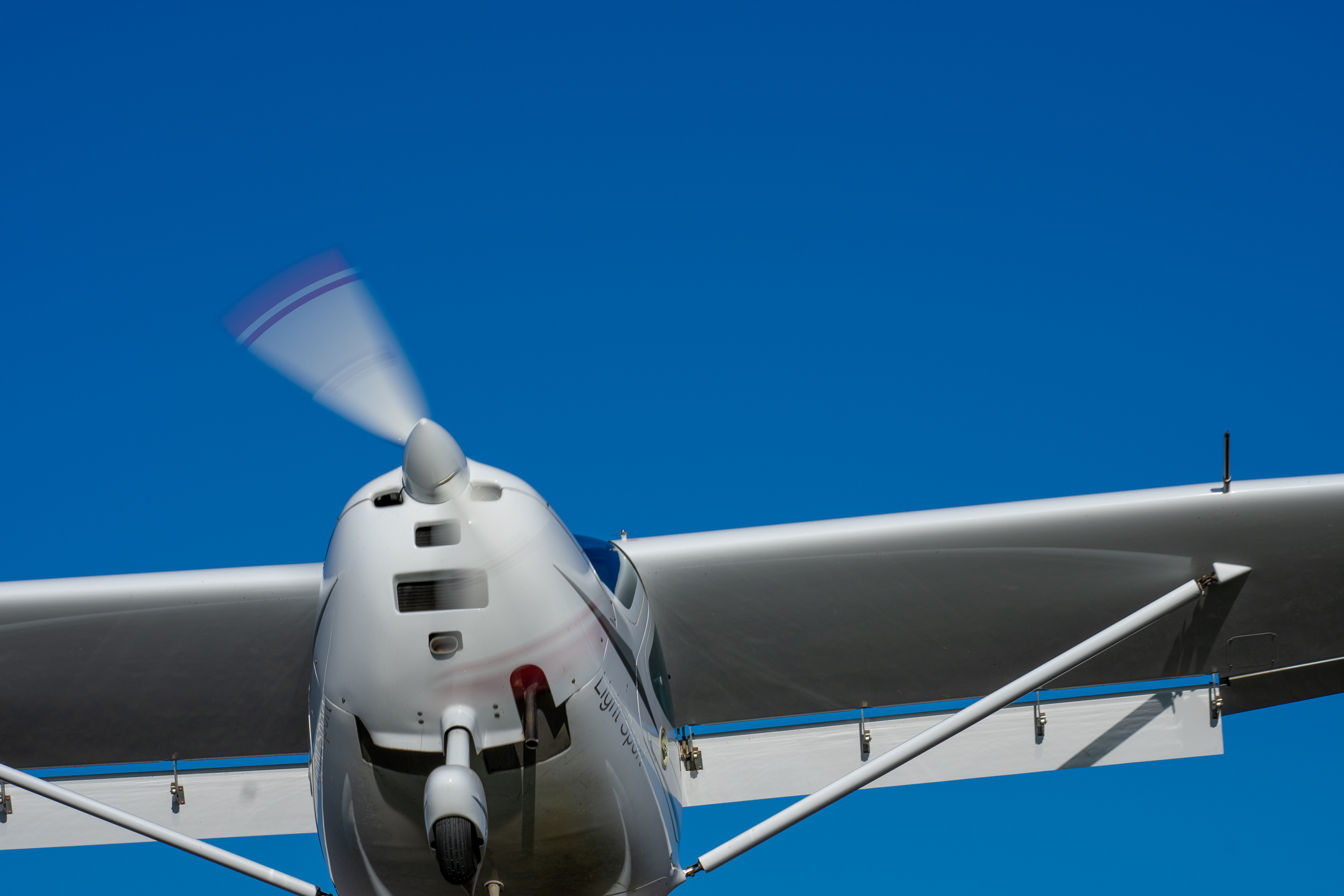 remos gx flying above