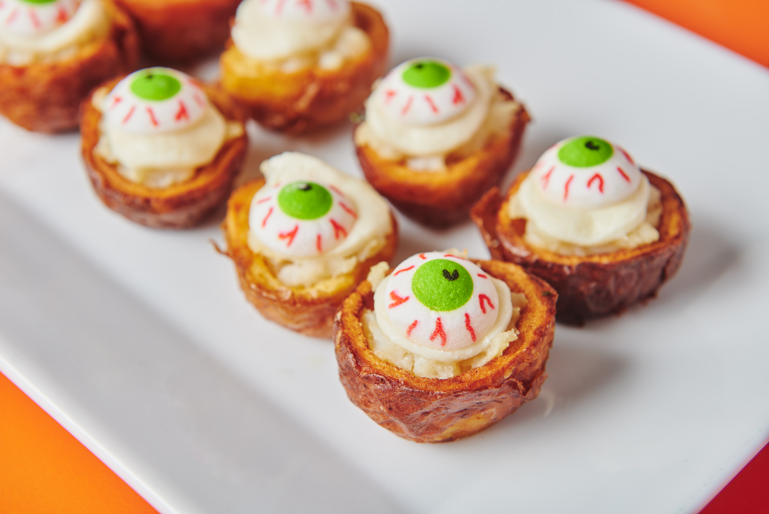 Loaded eyeball baked potato bites