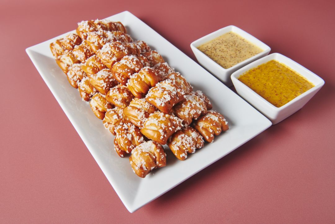 Pretzel bites with Bavarian and honey mustard