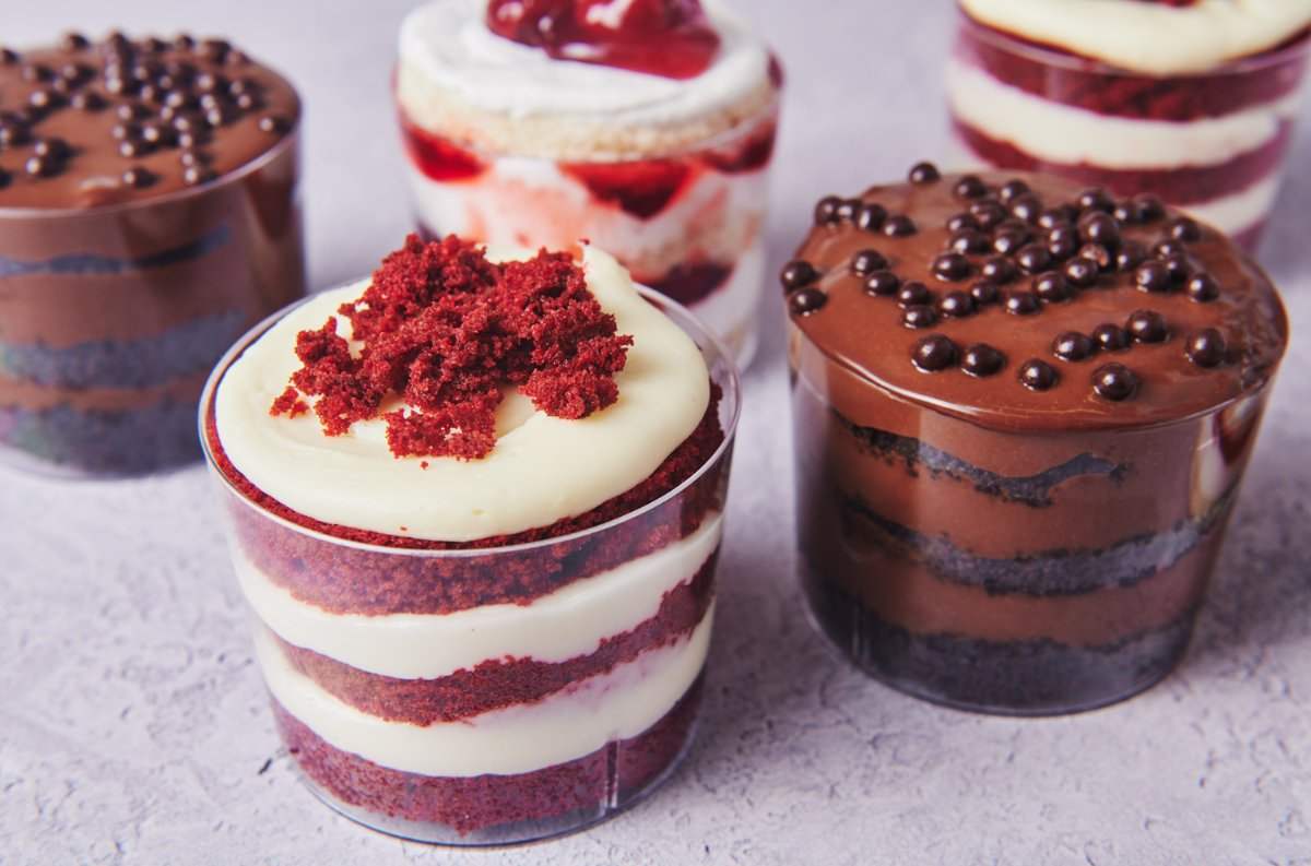 Layered cake cups