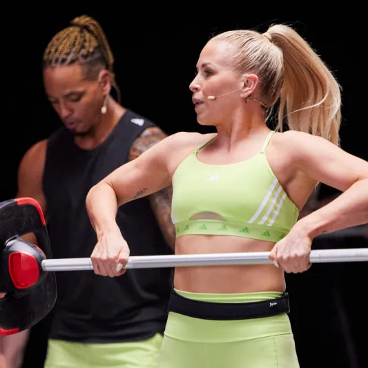 Two Les Mills Instructors holding SmartBar