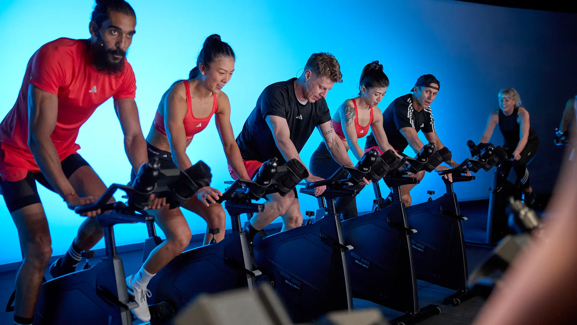 Science shows why live classes kick harder than home workouts