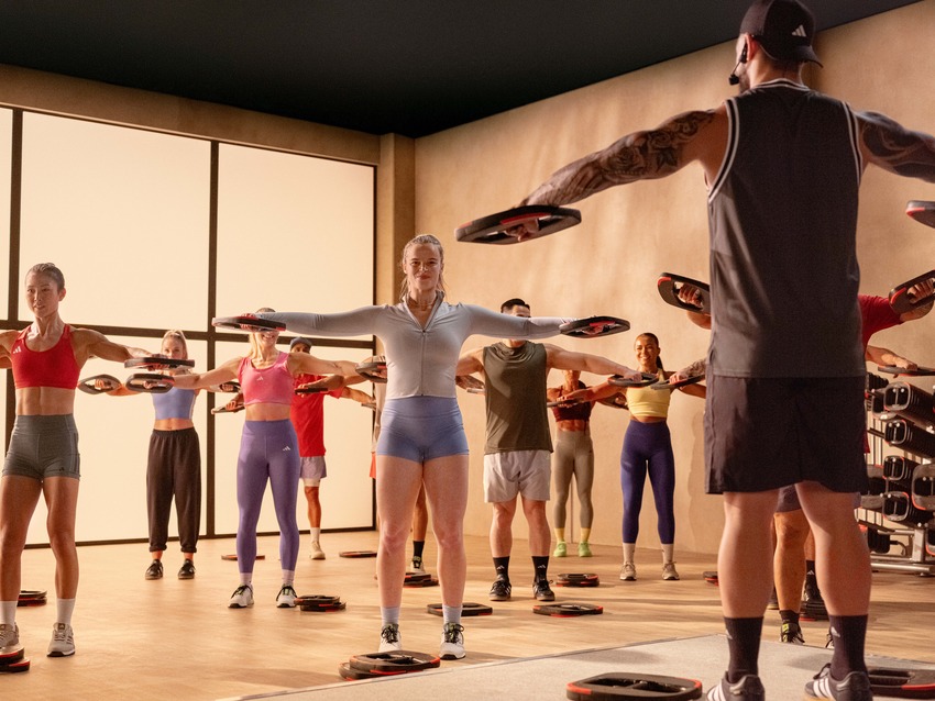 A group of people doing Bodypump