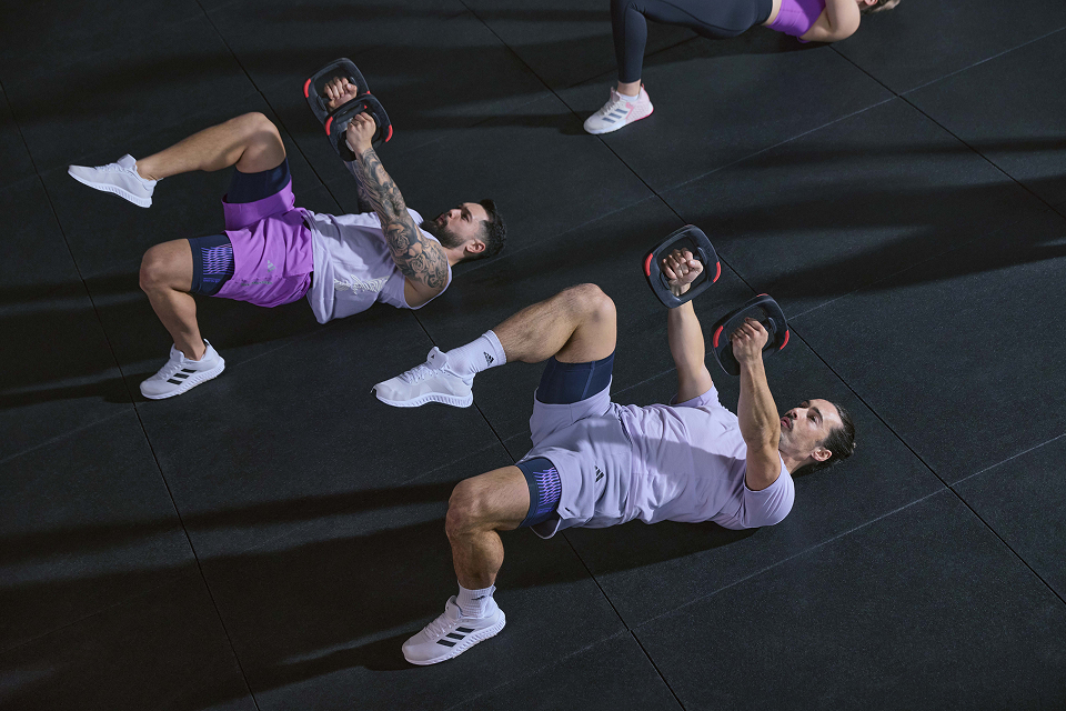 Two men take part in a workout with les mills smarttech 