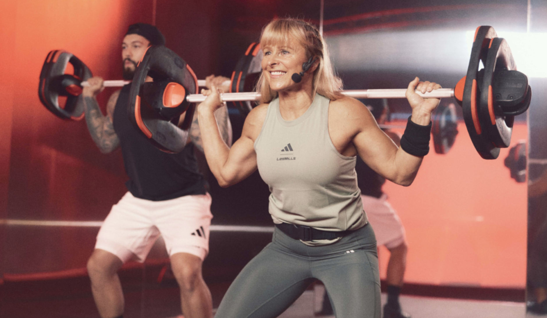 Les Mills Instructors lead a BodyPump Heavy class with smarttech