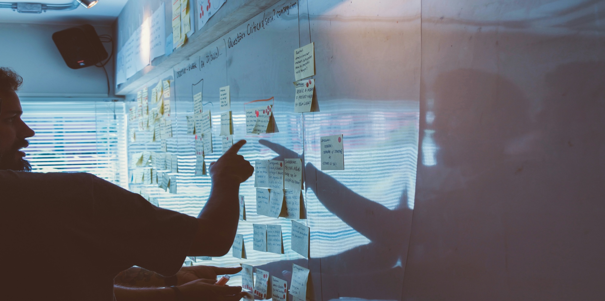 List comparing costs and benefits of virtual vs full-time CFO for Sydney-based SMBs.