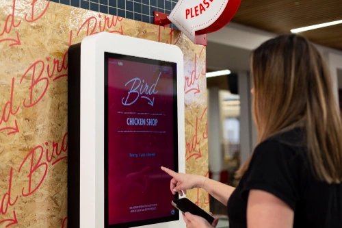 Update menus or pricing instantly Lolly makes it easy to edit menu and pricing information from a single interface, updating digital signage, apps and self-service kiosks in real time. Highlight healthy options, sustainable sources and dietary or allergen information in a few clicks.