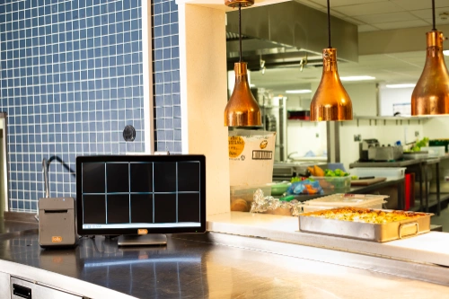 Streamline communication, eliminate missed or incorrect orders and accurately track dietary needs or allergen information with fully integrated systems that link ordering, preparation and delivery in real time.