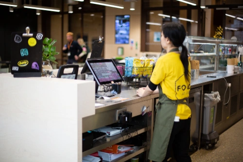Keep track of individual patient needs including nutritional content, dietary requirements or preferences and allergen information, and communicate any updates in real time to kitchen and patient-facing staff.