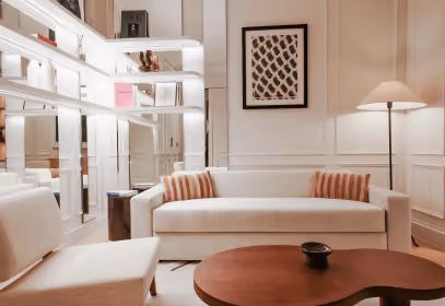 The Lander Concierge, your dedicated contact for a tailor-made stay.