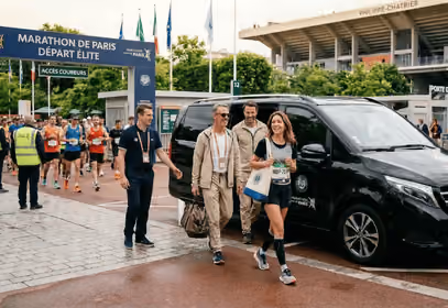 Départ du Marathon de Paris avec coureurs et participants près du stade Roland-Garros