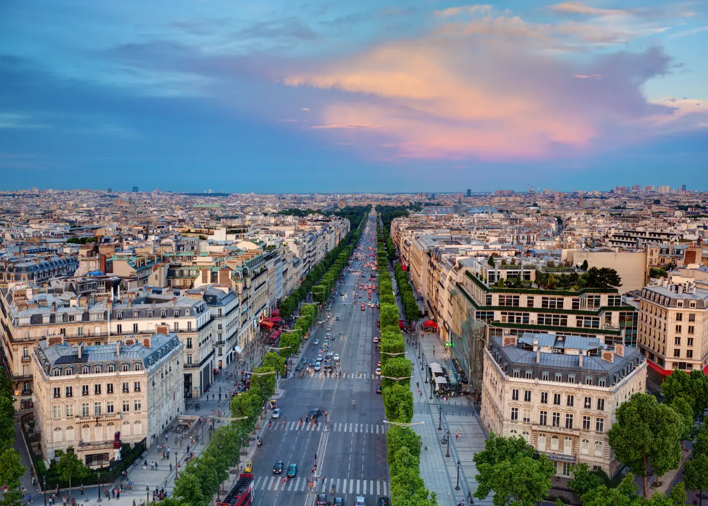 Vista aérea de la avenida de los Campos Elíseos en París.