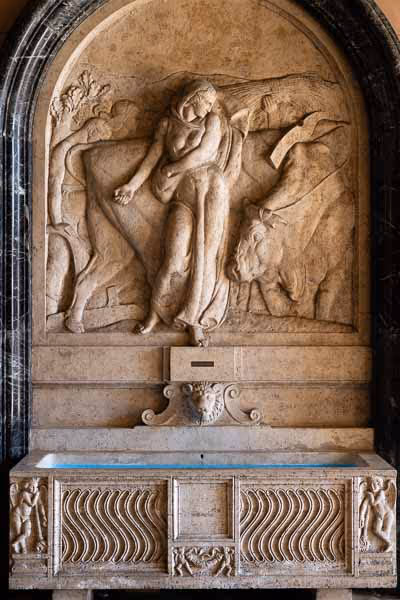 Dettaglio di una fontana all'interno del numero 6 di Piazzale delle Belle Arti, Roma