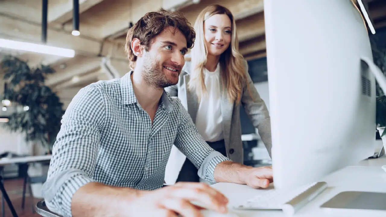 Pensiero critico e intelligenza artificiale: la competenza che fa la differenza sul lavoro
