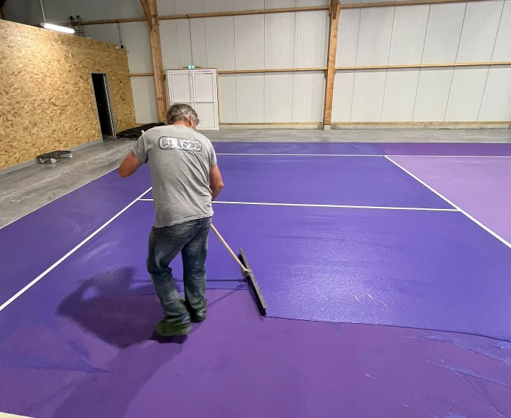 pose résine de terrain de pickleball