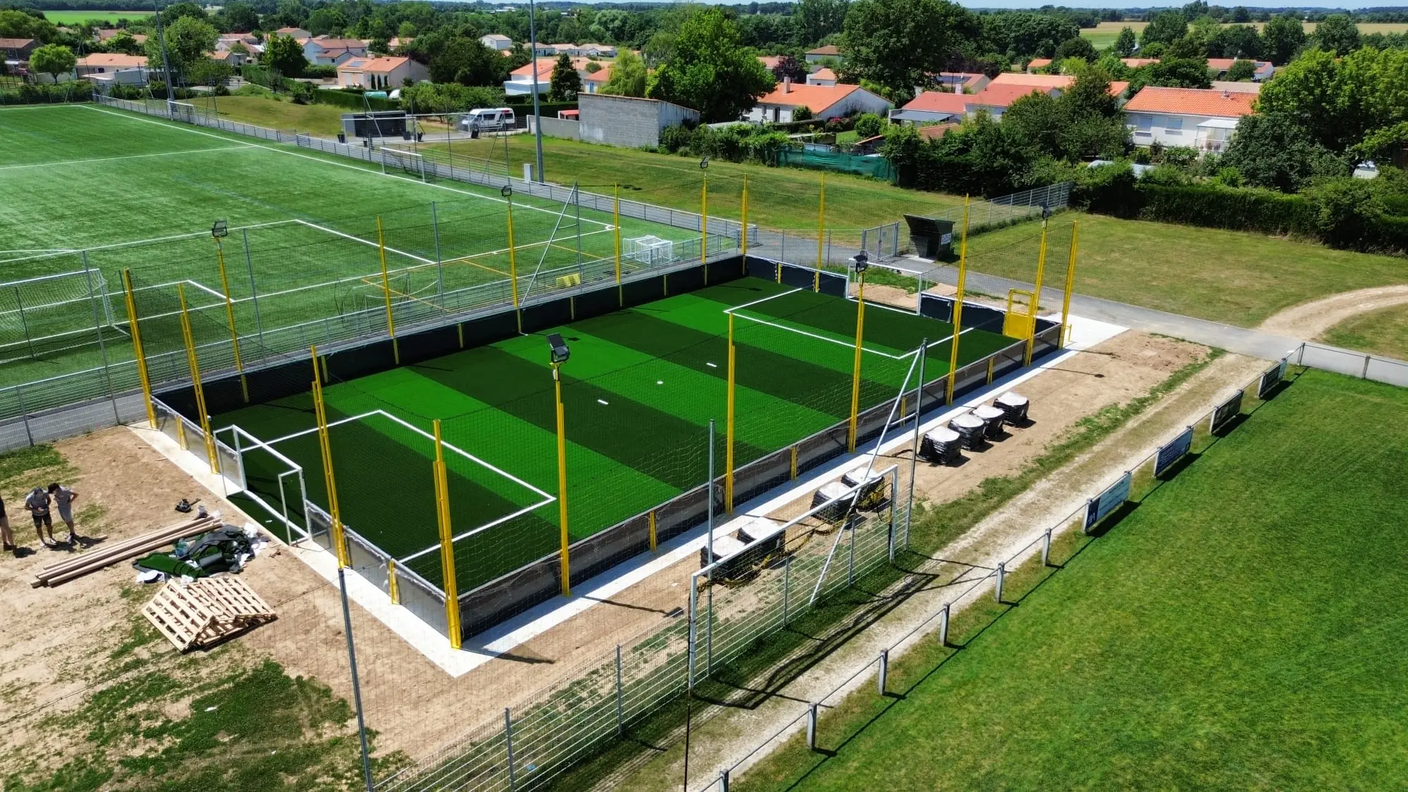 Foot five, gazon synthétique , filet pare ballon
