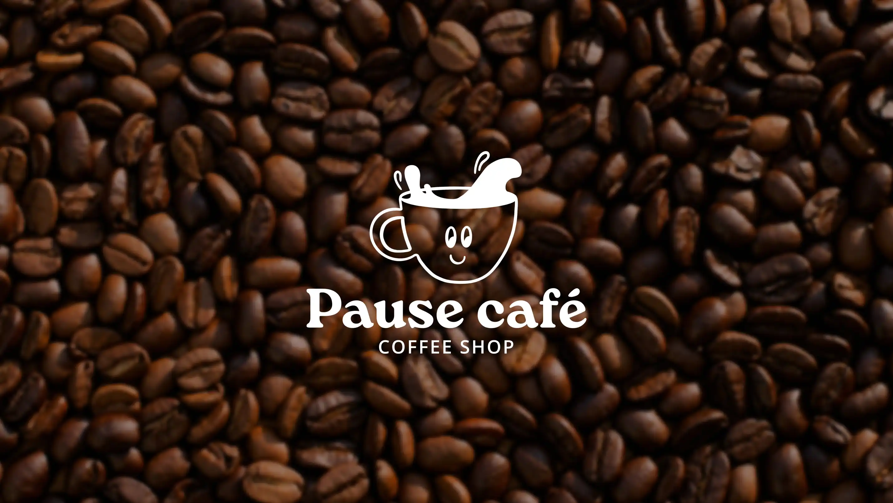 Logo Pause Café sur fond de grains de café