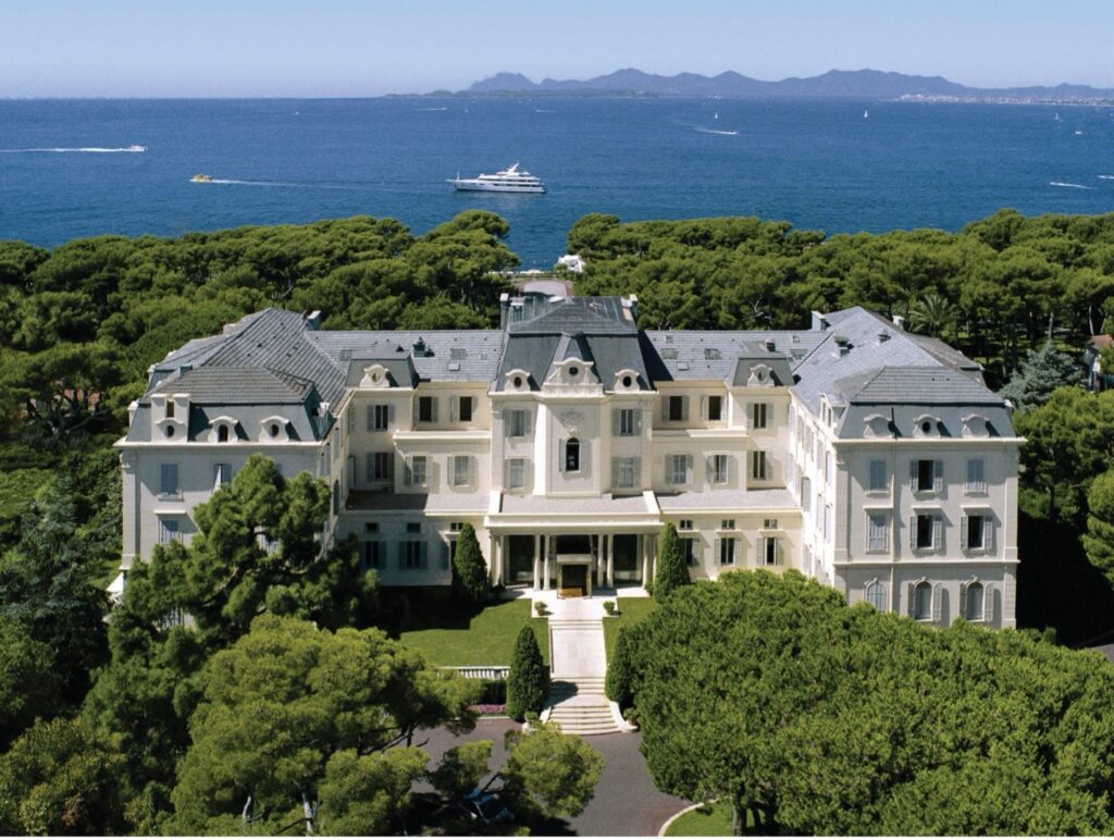 The Customer Is Always Right: A Case for Relaxed Dress Codes in Luxury Hotels