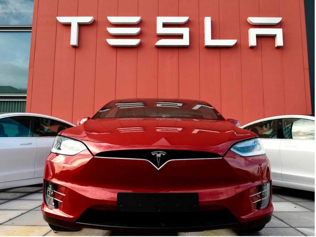 The Race for Car Connectivity: How Tech Giants Are Transforming the Automotive World