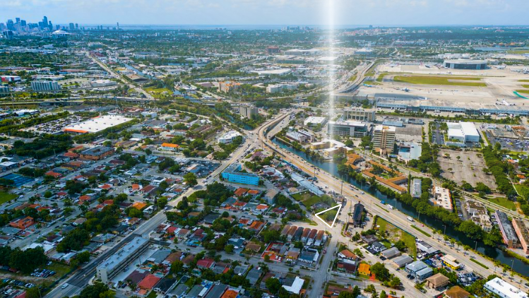 Wide aerial view of the 699 E Okeechobee Rd site in Hialeah, outlined in white, with Miami International Airport nearby