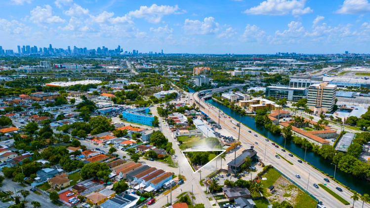 Aerial view of the 699 E Okeechobee Rd site outlined in white along Okeechobee Rd, with the downtown Miami skyline in the distance