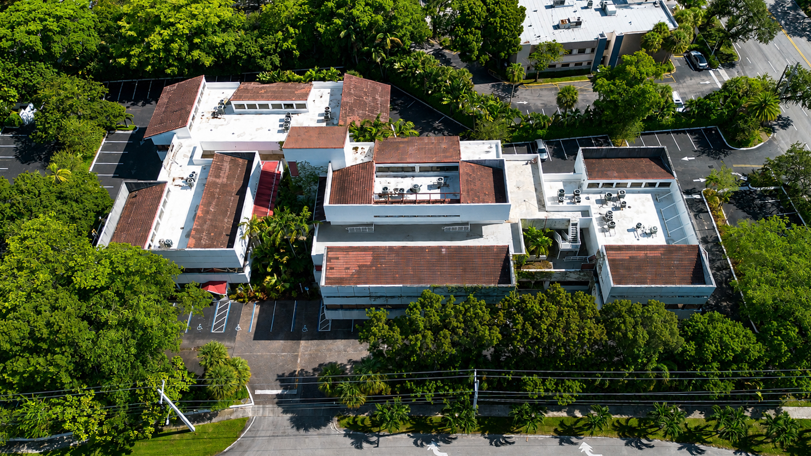 6950 Cypress Rd office building in Plantation, aerial view of the building and grounds