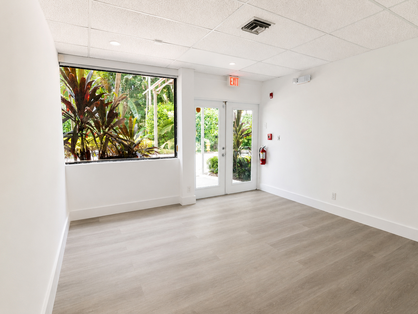 6950 Cypress Rd office building in Plantation, office suite with garden views