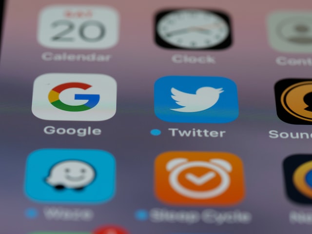 apps de redes sociales en un móvil