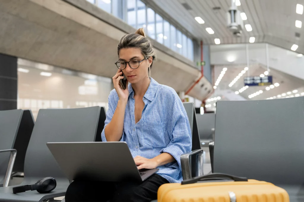 Retener a un empleado que trabaja en el extrangero