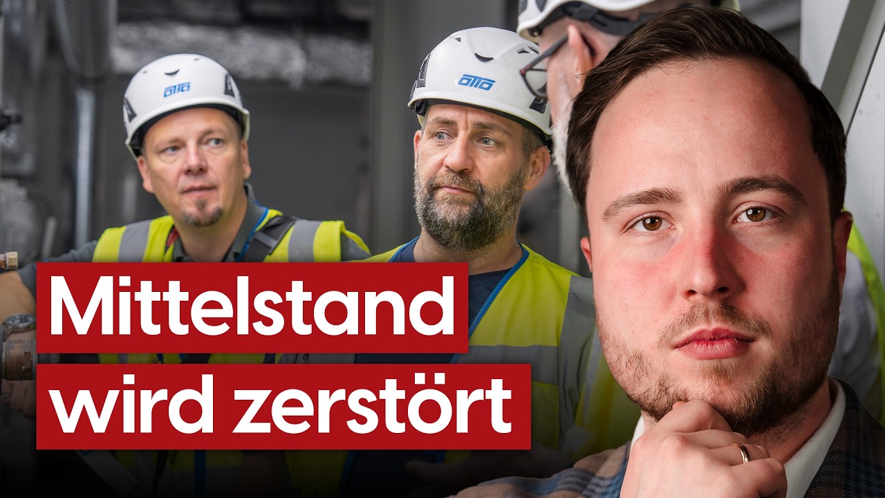 Geschäftsführer eines Industriebetriebs im Gespräch mit seinem Team in der Produktion